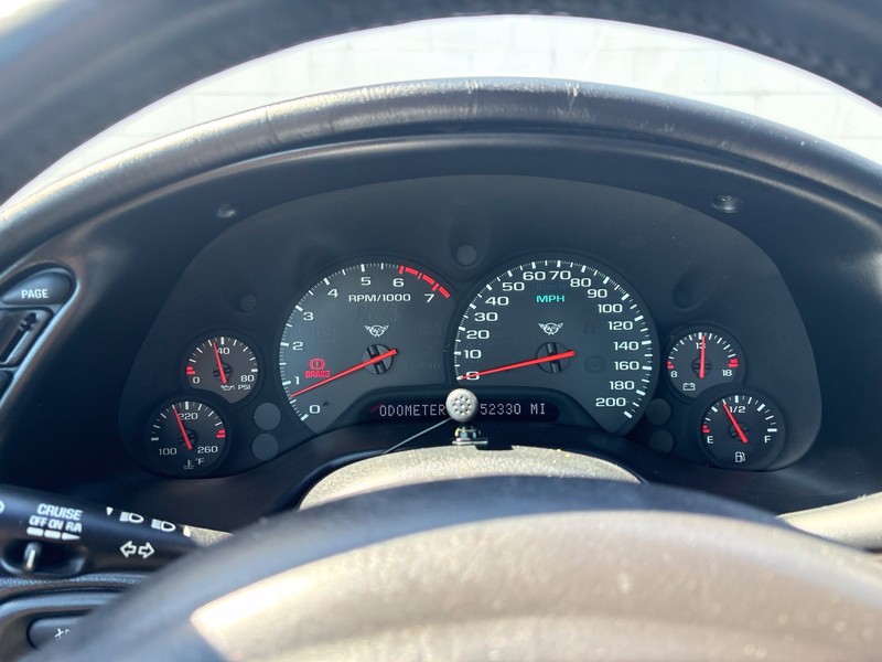 Chevrolet Corvette Vehicle Full-screen Gallery Image 22