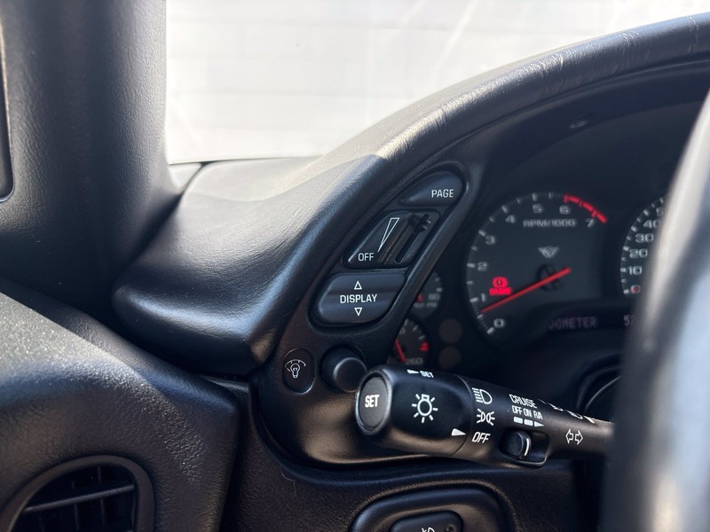 Chevrolet Corvette Vehicle Full-screen Gallery Image 24