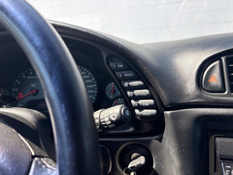 Chevrolet Corvette Vehicle Full-screen Gallery Image 25