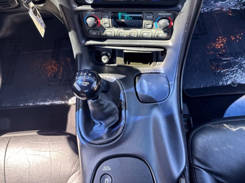Chevrolet Corvette Vehicle Full-screen Gallery Image 28