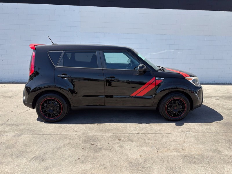 Kia Soul Vehicle Full-screen Gallery Image 04