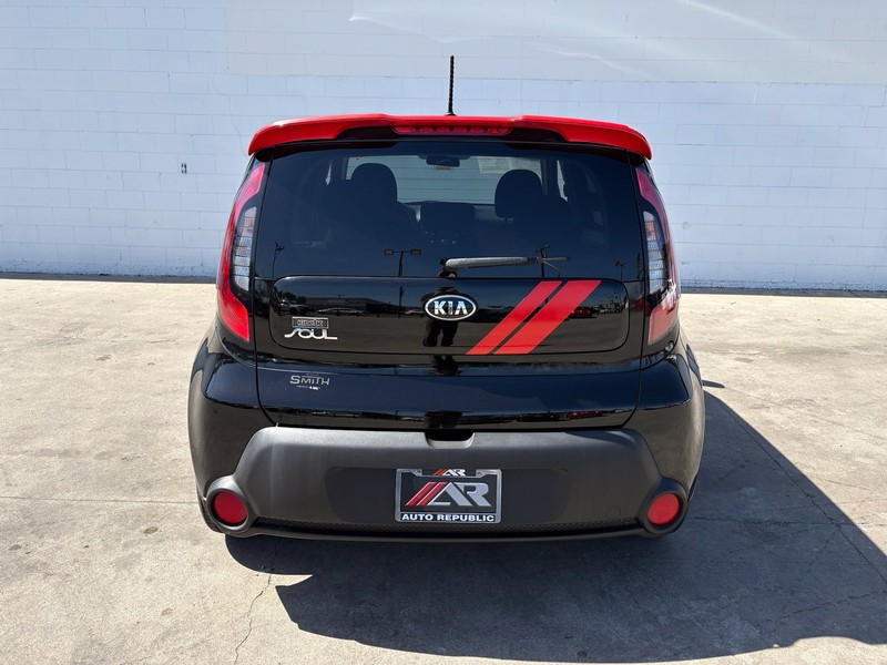 Kia Soul Vehicle Full-screen Gallery Image 06