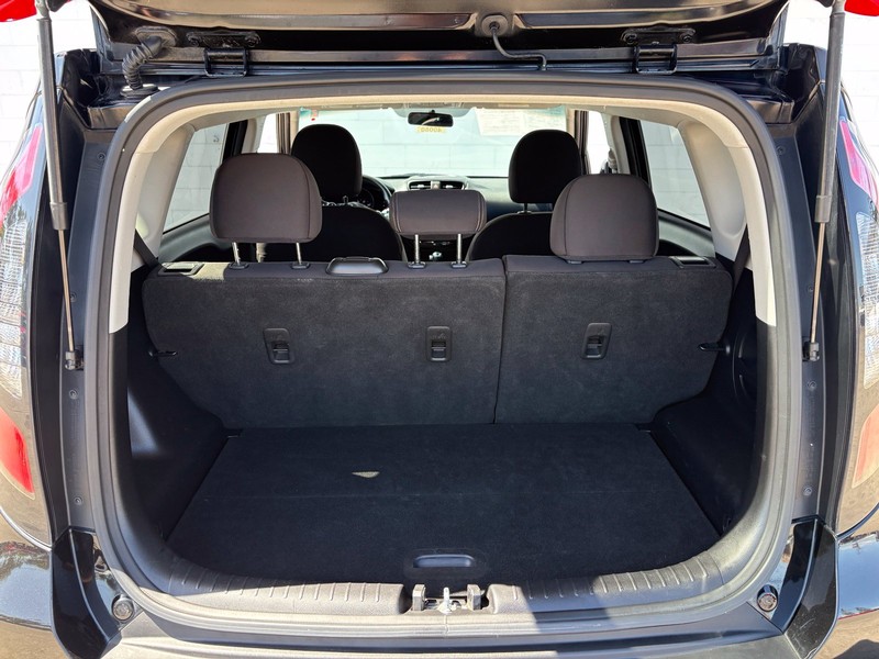 Kia Soul Vehicle Full-screen Gallery Image 08