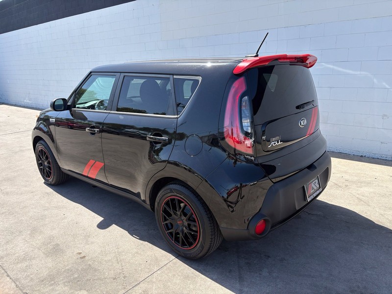 Kia Soul Vehicle Full-screen Gallery Image 09