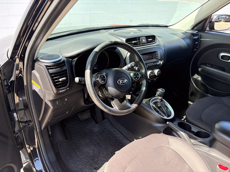 Kia Soul Vehicle Full-screen Gallery Image 15
