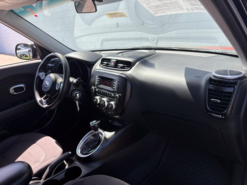 Kia Soul Vehicle Full-screen Gallery Image 18