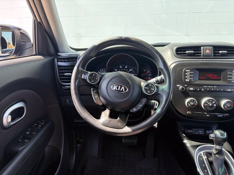 Kia Soul Vehicle Full-screen Gallery Image 23