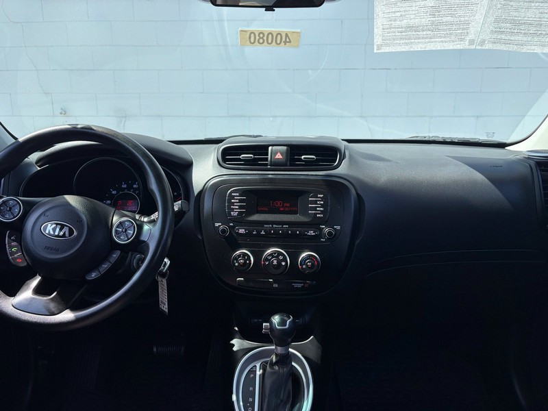 Kia Soul Vehicle Full-screen Gallery Image 26