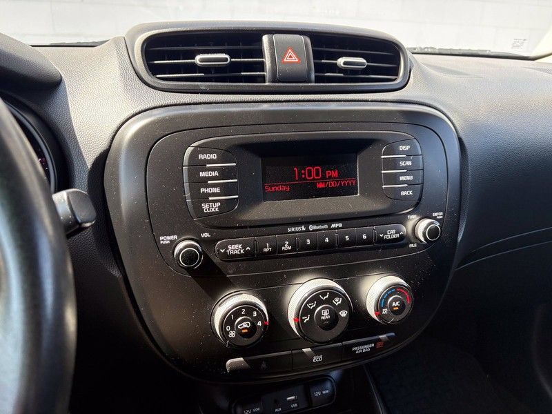 Kia Soul Vehicle Full-screen Gallery Image 27