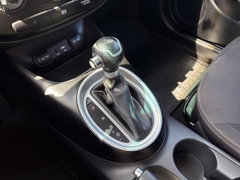 Kia Soul Vehicle Full-screen Gallery Image 28