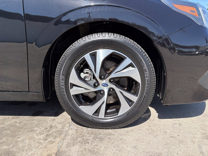 Subaru Legacy Vehicle Full-screen Gallery Image 13