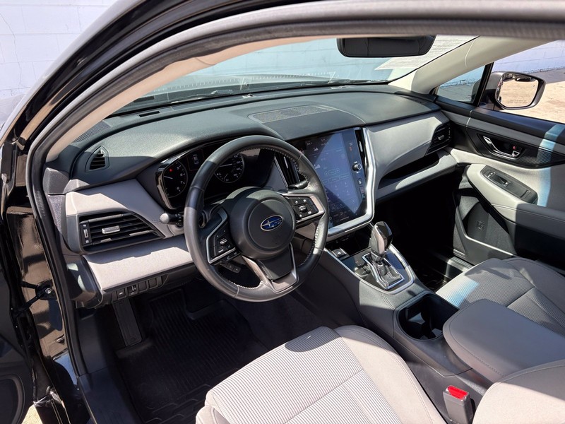 Subaru Legacy Vehicle Full-screen Gallery Image 15
