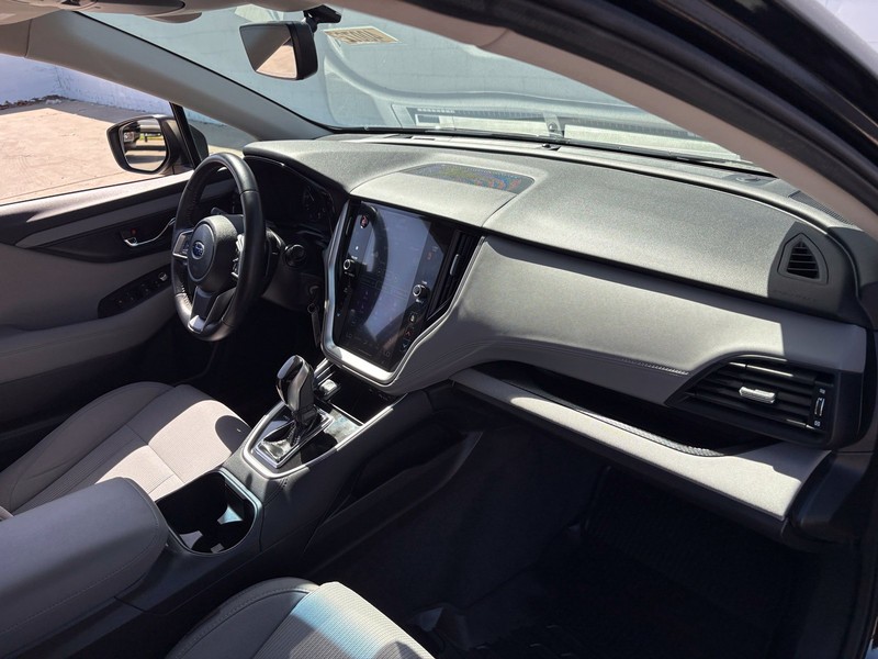 Subaru Legacy Vehicle Full-screen Gallery Image 18
