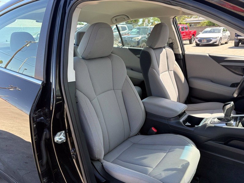 Subaru Legacy Vehicle Full-screen Gallery Image 19