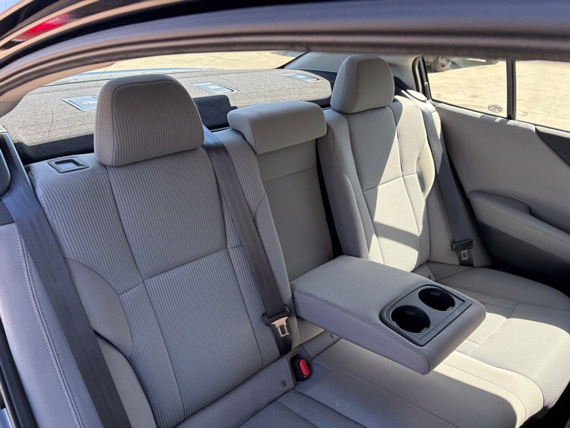 Subaru Legacy Vehicle Full-screen Gallery Image 20