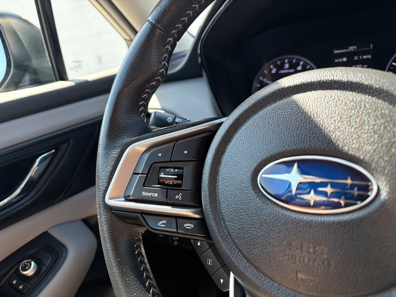 Subaru Legacy Vehicle Full-screen Gallery Image 24