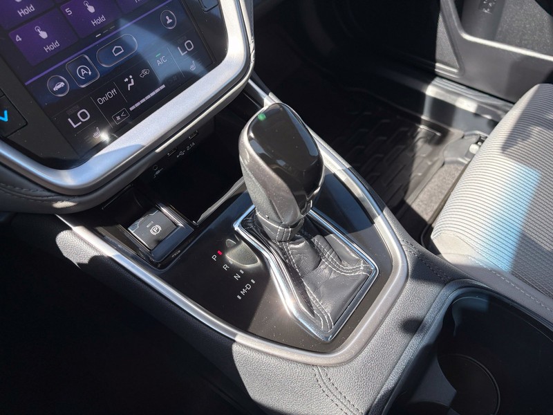 Subaru Legacy Vehicle Full-screen Gallery Image 29