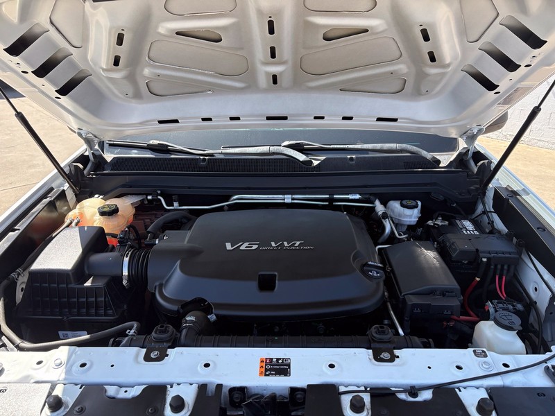 Chevrolet Colorado Vehicle Full-screen Gallery Image 12