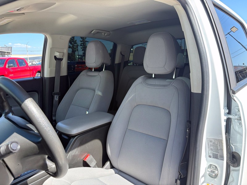 Chevrolet Colorado Vehicle Full-screen Gallery Image 16