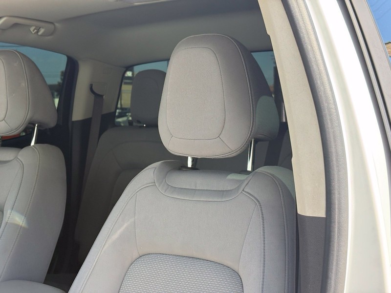 Chevrolet Colorado Vehicle Full-screen Gallery Image 17