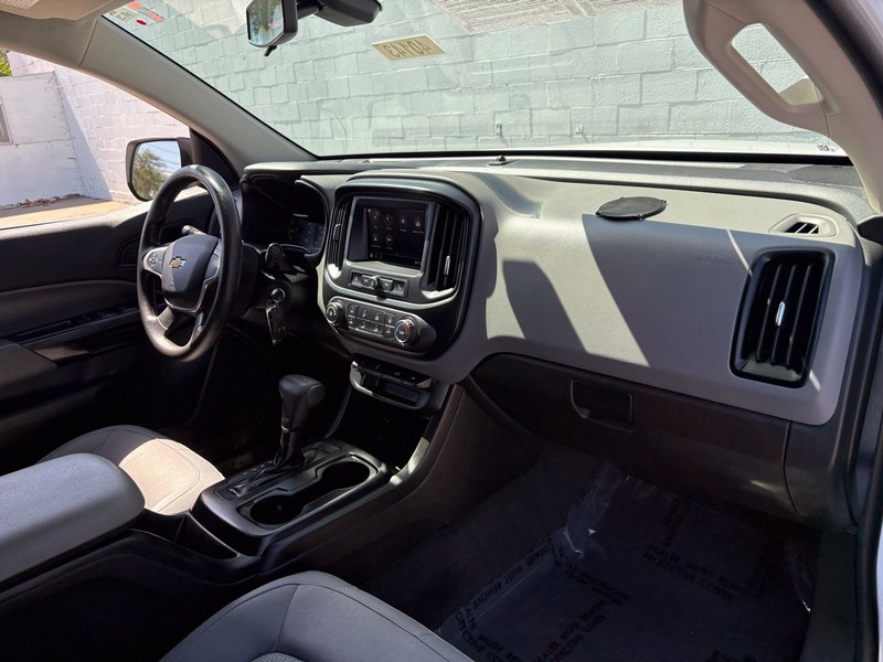 Chevrolet Colorado Vehicle Full-screen Gallery Image 18