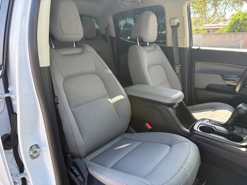 Chevrolet Colorado Vehicle Full-screen Gallery Image 19