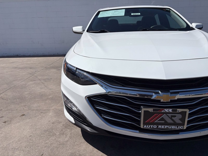 Chevrolet Malibu Vehicle Full-screen Gallery Image 03