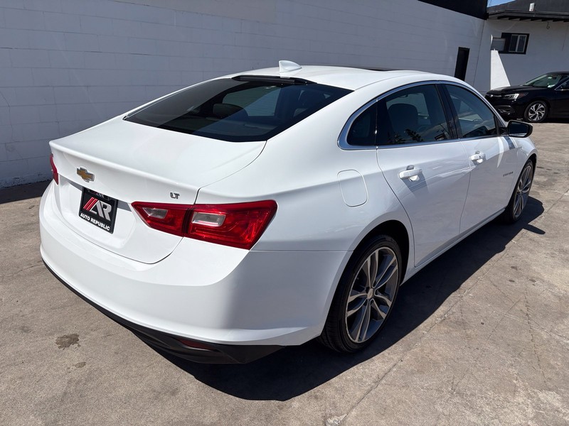 Chevrolet Malibu Vehicle Full-screen Gallery Image 05