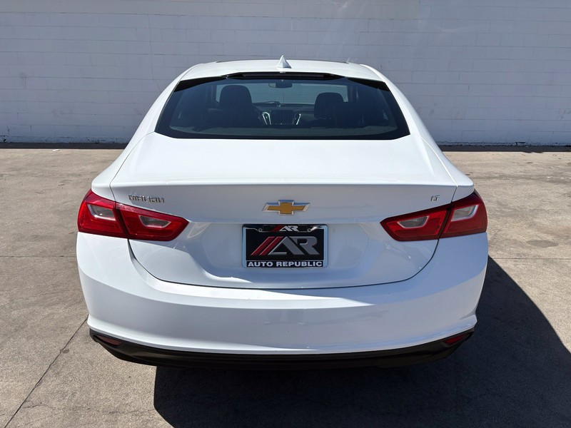 Chevrolet Malibu Vehicle Full-screen Gallery Image 06