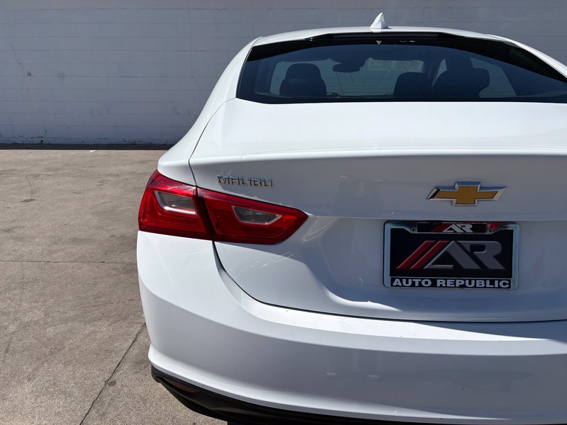 Chevrolet Malibu Vehicle Full-screen Gallery Image 07