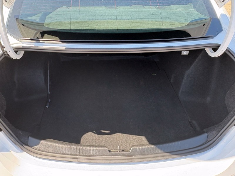 Chevrolet Malibu Vehicle Full-screen Gallery Image 08