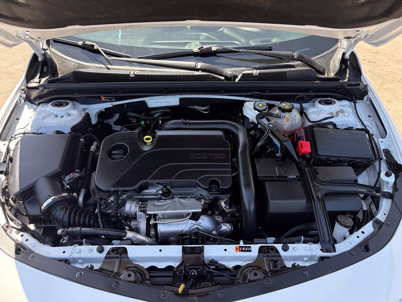 Chevrolet Malibu Vehicle Full-screen Gallery Image 12
