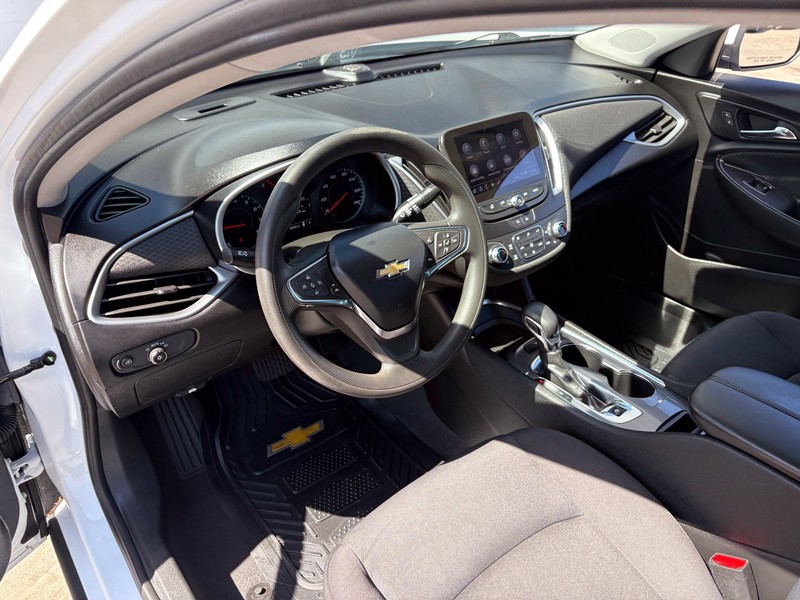 Chevrolet Malibu Vehicle Full-screen Gallery Image 15