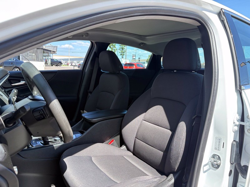 Chevrolet Malibu Vehicle Full-screen Gallery Image 16