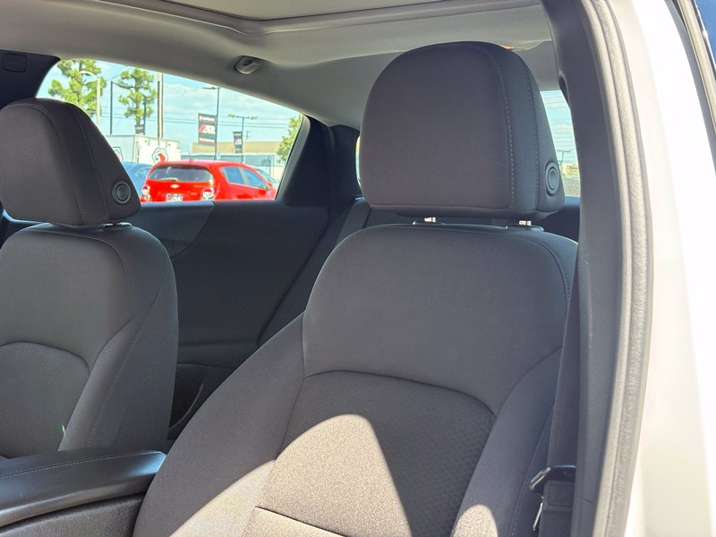Chevrolet Malibu Vehicle Full-screen Gallery Image 17