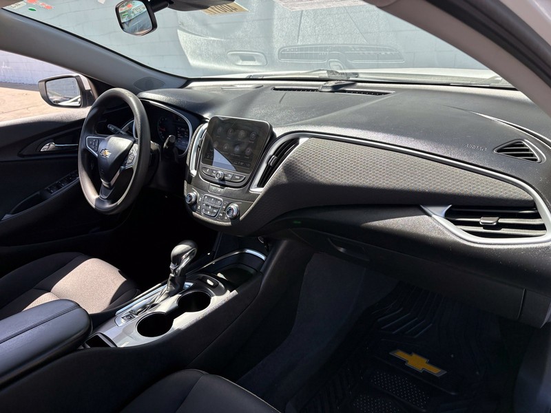 Chevrolet Malibu Vehicle Full-screen Gallery Image 18