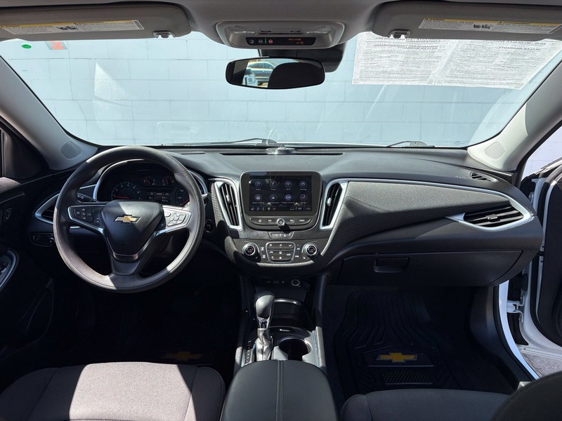 Chevrolet Malibu Vehicle Full-screen Gallery Image 21