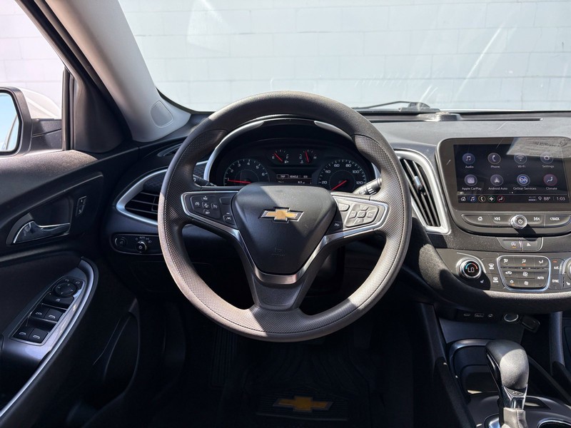 Chevrolet Malibu Vehicle Full-screen Gallery Image 23