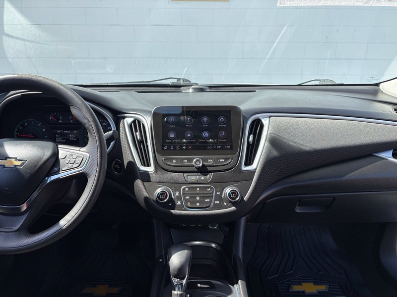 Chevrolet Malibu Vehicle Full-screen Gallery Image 26