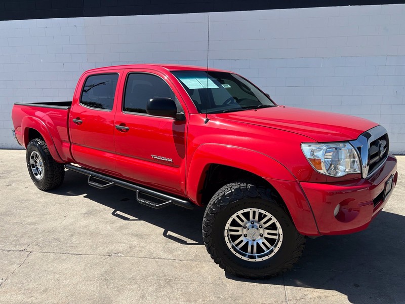 Toyota Tacoma Vehicle Full-screen Gallery Image 01