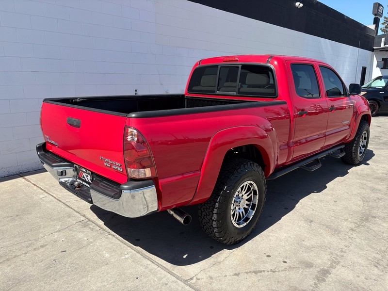 Toyota Tacoma Vehicle Full-screen Gallery Image 05