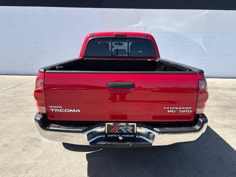 Toyota Tacoma Vehicle Full-screen Gallery Image 06