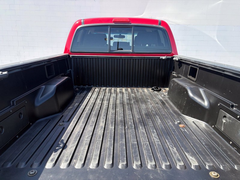 Toyota Tacoma Vehicle Full-screen Gallery Image 08