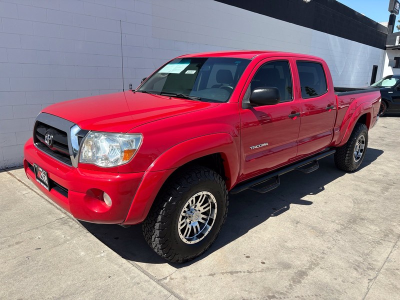 Toyota Tacoma Vehicle Full-screen Gallery Image 11