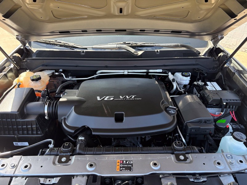 Chevrolet Colorado Vehicle Full-screen Gallery Image 12