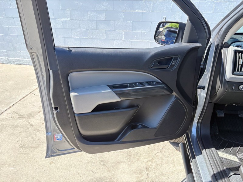 Chevrolet Colorado Vehicle Full-screen Gallery Image 14