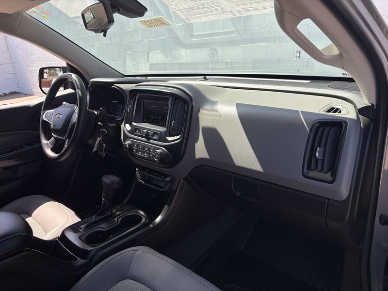Chevrolet Colorado Vehicle Full-screen Gallery Image 18
