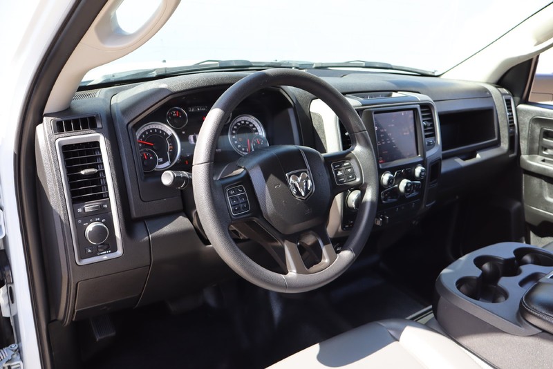 Ram 1500 Classic Vehicle Full-screen Gallery Image 16