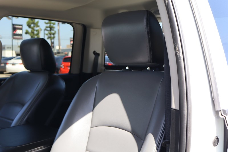 Ram 1500 Classic Vehicle Full-screen Gallery Image 18