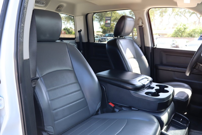 Ram 1500 Classic Vehicle Full-screen Gallery Image 20